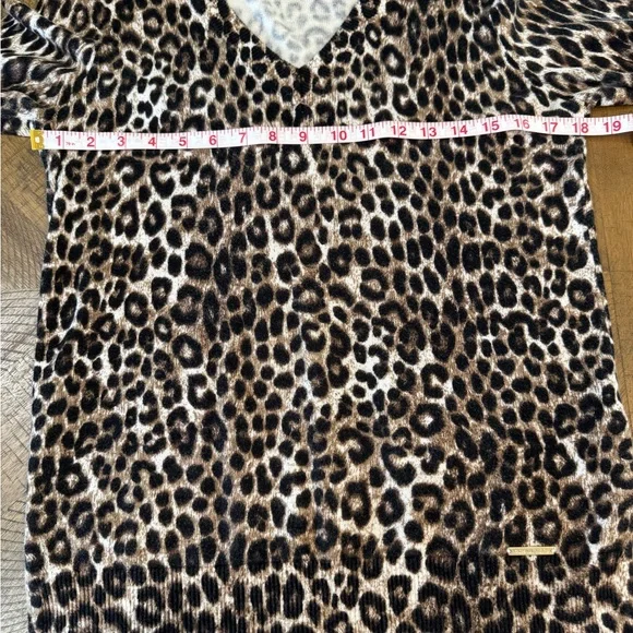 Michael Kors Women’s V-Neck Leopard Print Lightweight Sweater Size Small - Picture 6 of 14